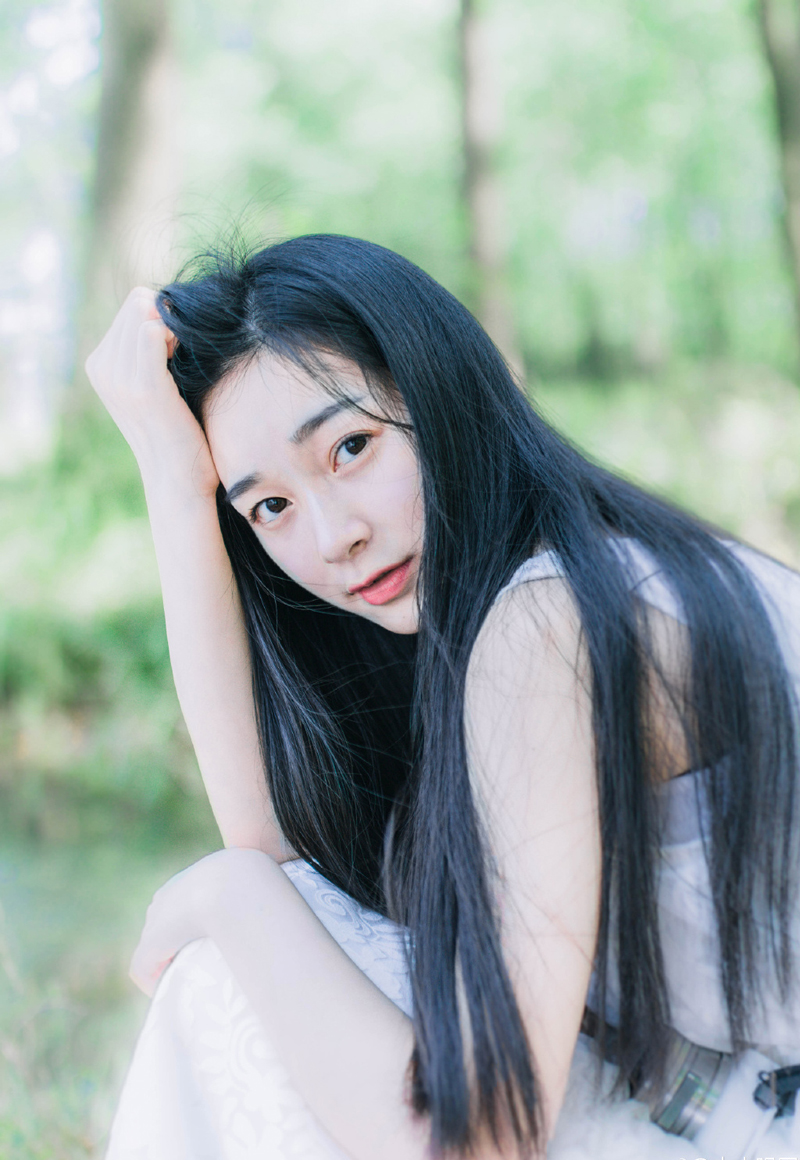 原本庞统此来，是想看看刘璝有无可能拉拢，毕竟作为这次计划的一个关键点，若能说服他来倒戈，自然再好不过，不过如今看来，刘璝虽然靠着关中行商发家，但显然将吕布当成了人傻钱多的那种，既然如此，这支军队就不能再让刘璝来管了，刘璝最重要的作用，是激起军怨，翻了张任这个死忠派的摊子，这一点，他做的很好，如今既然不愿意合作，那也可以功成身退了。